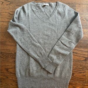 Neiman Marcus Gray 100% Cashmere Sweater